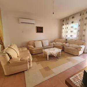 Vakantiehuis Spacious House With A Big Garden And Fire Pit