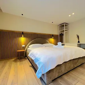 https://city-center-hideaway.hotels-in-tirana.com